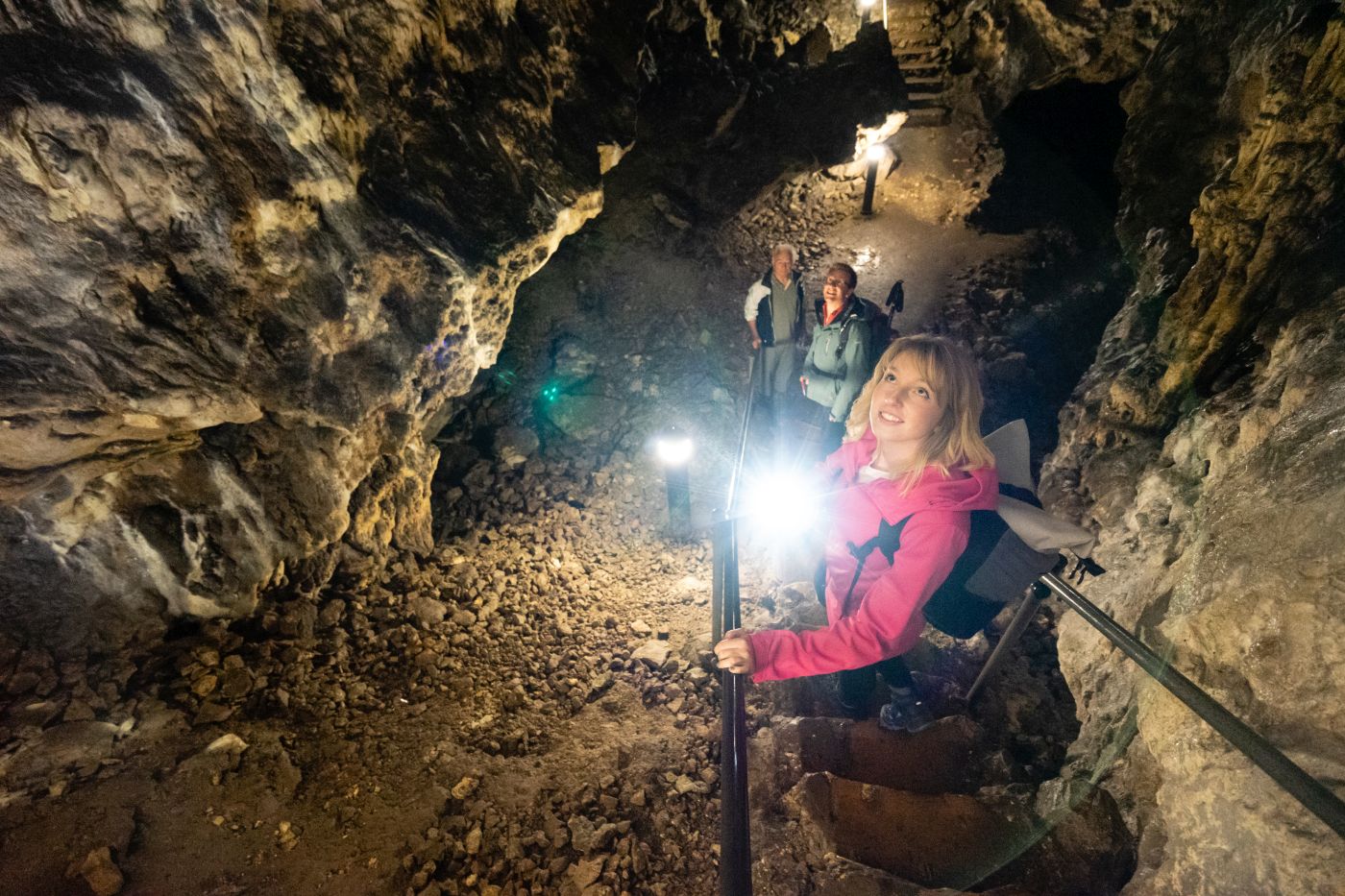 Höhlenwanderer in der Maximilansgrotte.